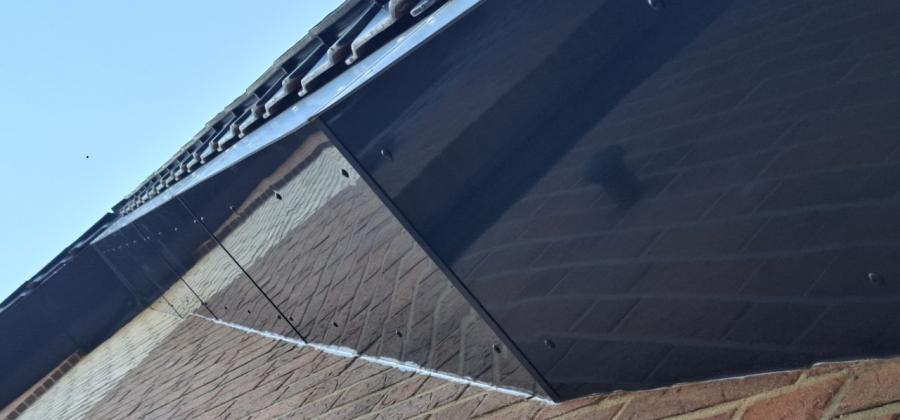Cladding a roof overhang with aluminium composite panels – modern, durable and easy to install