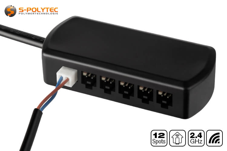 The hub is used to connect 4 to 12 DR-SP3W LED spots simultaneously