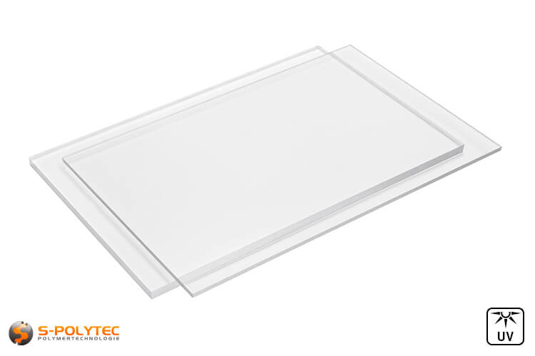 The buckle is in transparent polycarbonate. It is resistant to