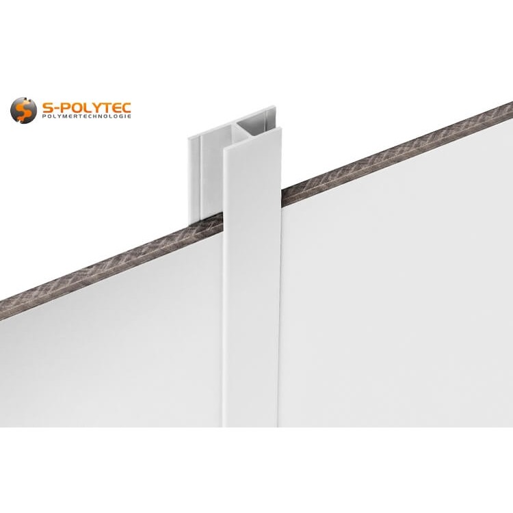 The UV and weather-resistant powder coating of the white connecting profiles is insensitive to scratches