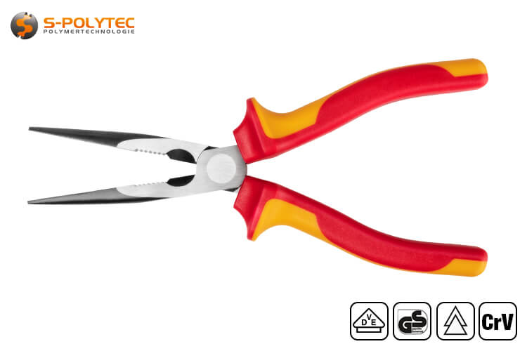 The ergonomic handle of the straight flat-nose pliers is insulated according to VDE up to 1000 V