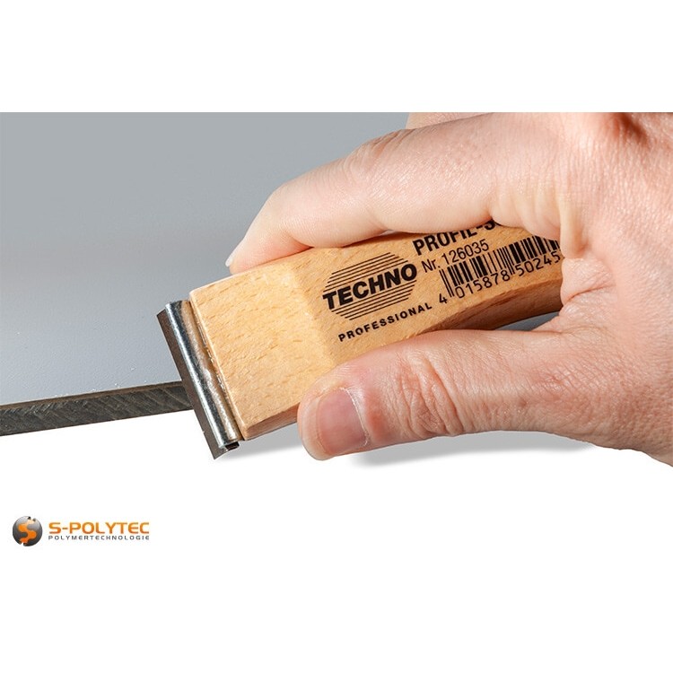 Profile scraper with straight blade in 35mm width is perfect for smoothing saw-rough cut edges of our plastic sheets