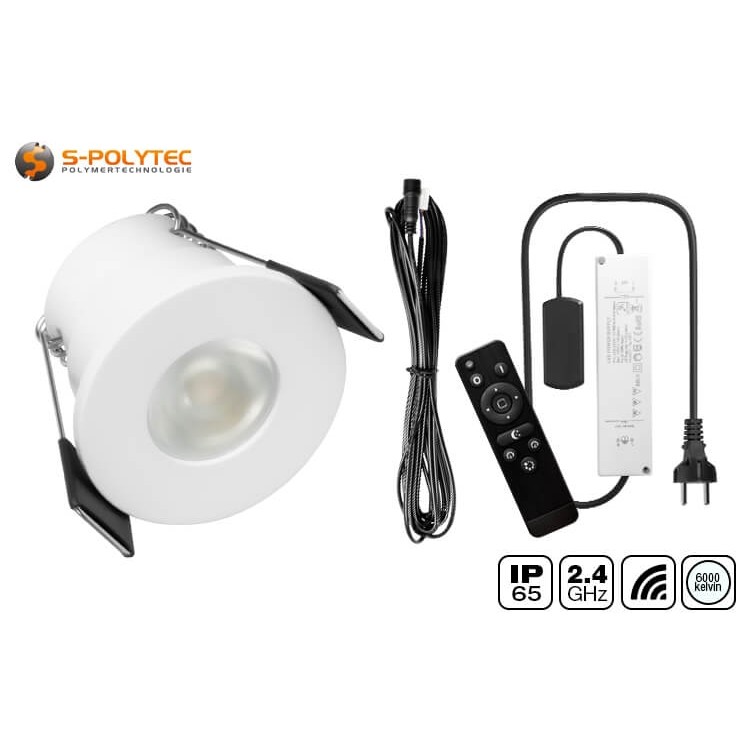 The 12V outdoor LED lighting in cool white (6000 Kelvin) is available as a set with 4, 6, 8 or 12 spots