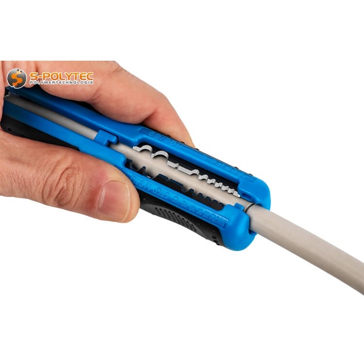 The stripping tool is suitable for stripping antenna cables and for stripping individual wires