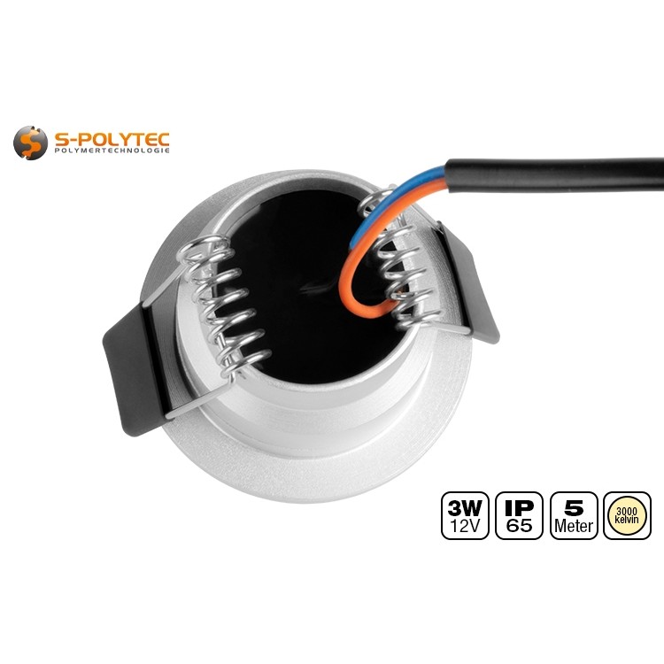 The two-pin screw connection for connecting the 5 metre supply cable (included) is dust and water-protected