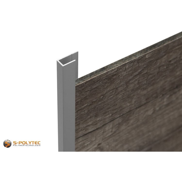 The U-profiles are made of silver anodised aluminium (EN AW 6063 T6) and are therefore optimally protected against corrosion.