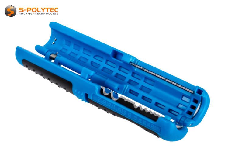 The stripping tool is suitable for stripping rigid and flexible electrical cables and wires