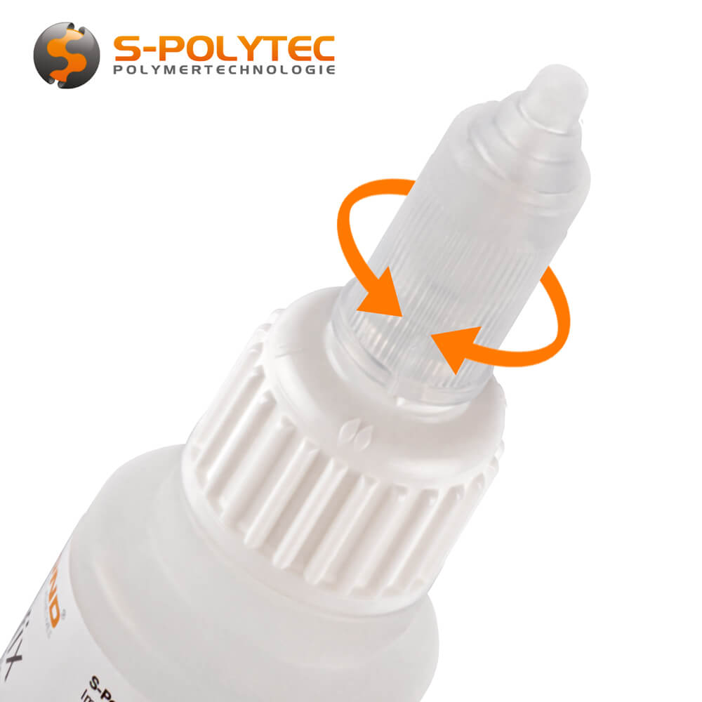 Our STRONGfix cyanoacrylate instant adhesive can be opened, dosed and closed with one hand thanks to the dosing cap