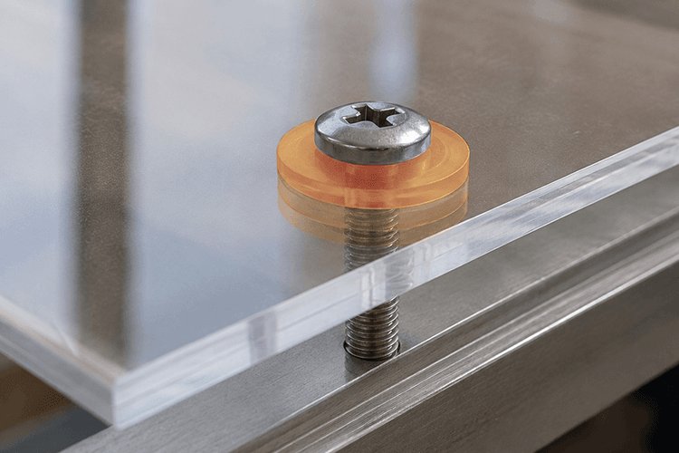 Fixing an acrylic sheet with a screw and pressure-distributing sealing washer
