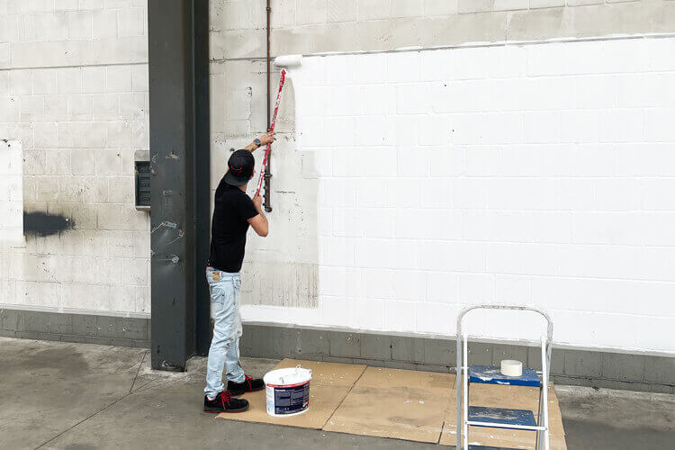 Painting the large-scale hall walls