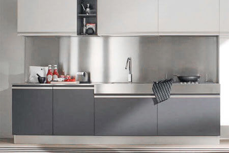 Kitchen back wall made of aluminium composite panels with brushed surface