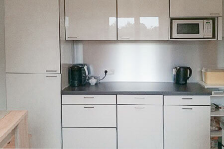 Kitchen back panel made of aluminium composite panels in stainless steel look