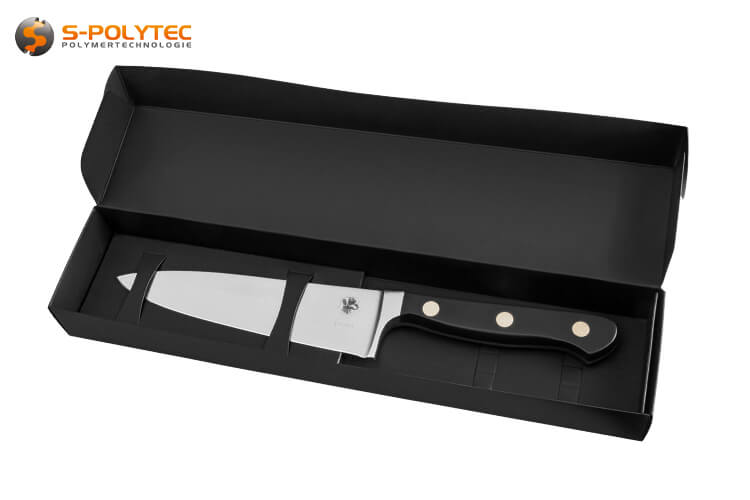 The Teckel chef's knife in plastic-free packaging made of robust black cardboard