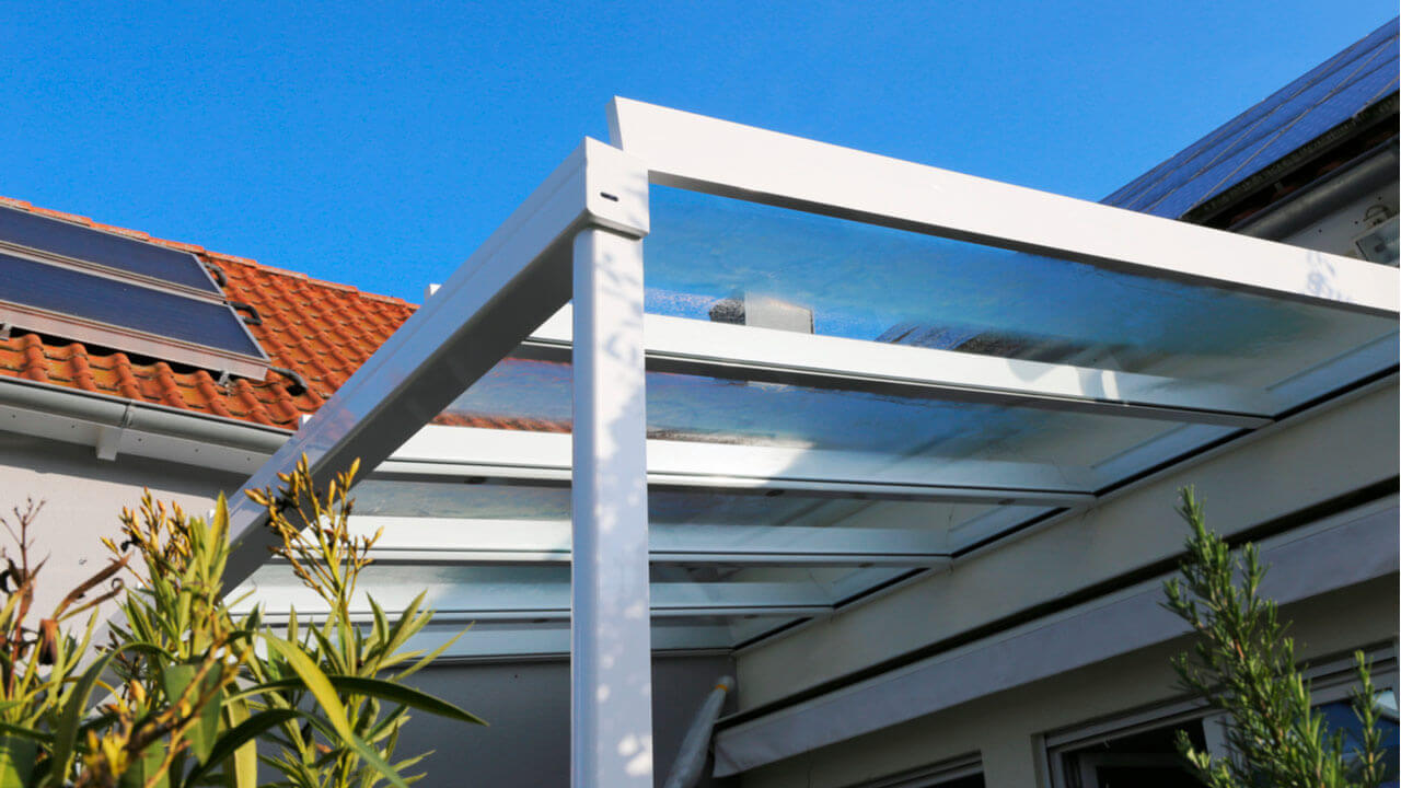 Example of a polycarbonate terrace roof - Source www.hausundgarten-profi.de