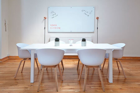 Whiteboards made of acrylic glass in frosted glass look by S-Polytec in the dining room