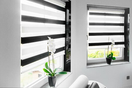 Living room window openings with high-gloss DecoVitas Black decorative panels from S-Polytec
