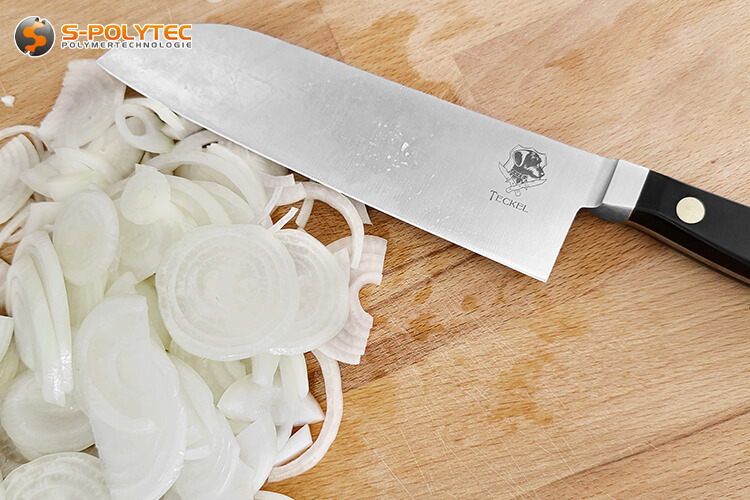 the Teckel Santoku knife cuts onions with ease and without tears